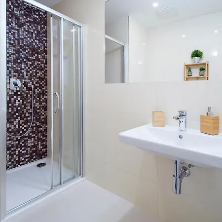 Modern Pricna 4 公寓 *