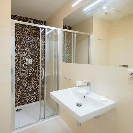Modern Pricna 4 דירה פראג
